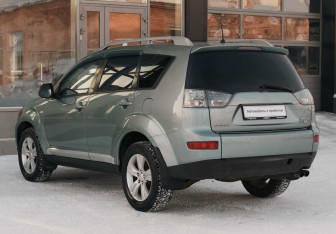 Подержанный автомобиль Mitsubishi Outlander 2006 года (7 фото)