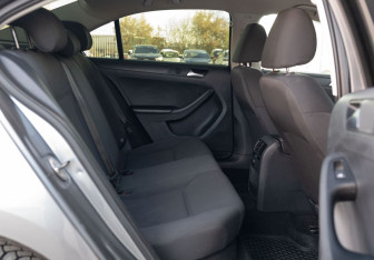 Подержанный автомобиль Volkswagen Jetta Sedan 2013 года (18 фото)