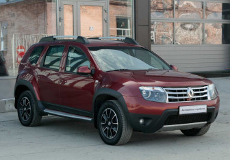 Подержанный автомобиль Renault Duster 2014 года (3 фото)