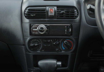 Подержанный автомобиль Nissan Wingroad 2000 года (13 фото)