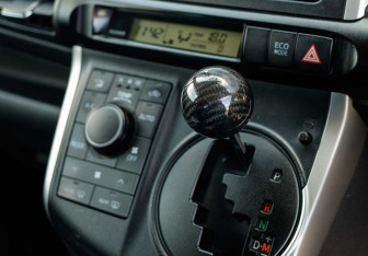 Подержанный автомобиль Toyota Wish Minivan 2012 года (14 фото)