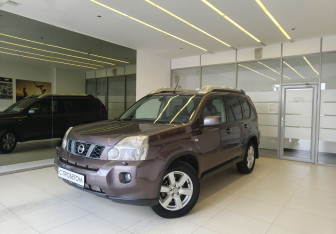 Подержанный автомобиль Nissan X-Trail 2010 года (1 фото)