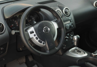 Подержанный автомобиль Nissan Qashqai 2008 года (11 фото)