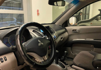 Подержанный автомобиль Mitsubishi L200 2007 года (8 фото)