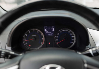 Подержанный автомобиль Hyundai Solaris Sedan 2015 года (12 фото)