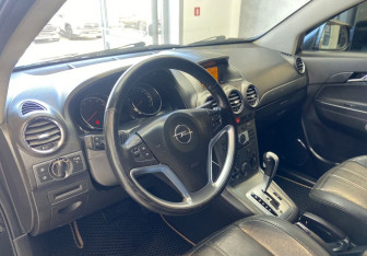 Подержанный автомобиль Opel Antara 2010 года (14 фото)