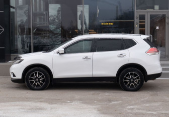 Подержанный автомобиль Nissan X-Trail 2016 года (8 фото)