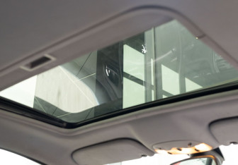 Подержанный автомобиль Peugeot 607 2004 года (17 фото)