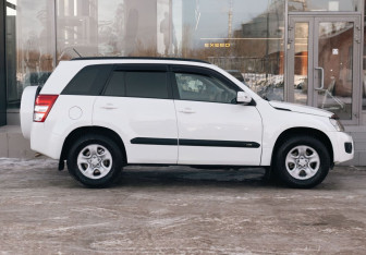 Подержанный автомобиль Suzuki Grand Vitara 2013 года (4 фото)