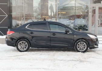 Подержанный автомобиль Citroen C4 Sedan 2013 года (4 фото)