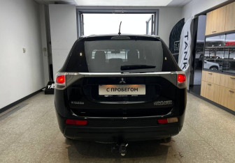 Подержанный автомобиль Mitsubishi Outlander 2013 года (5 фото)