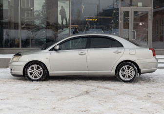 Подержанный автомобиль Toyota Avensis Sedan 2005 года (8 фото)