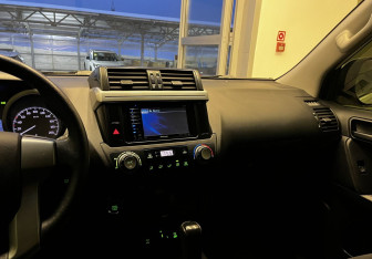 Подержанный автомобиль Toyota Land Cruiser Prado 2016 года (8 фото)