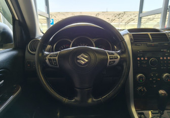 Подержанный автомобиль Suzuki Grand Vitara 2006 года (9 фото)