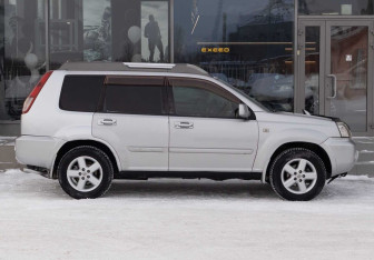 Подержанный автомобиль Nissan X-Trail 2003 года (4 фото)