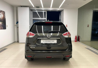 Подержанный автомобиль Nissan X-Trail 2017 года (5 фото)