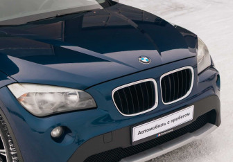 Подержанный автомобиль BMW X1 2011 года (10 фото)
