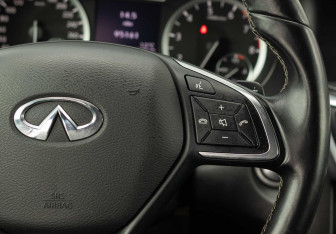 Подержанный автомобиль Infiniti QX30 2018 года (12 фото)