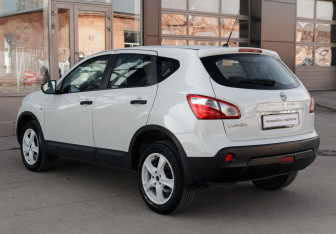 Подержанный автомобиль Nissan Qashqai 2013 года (7 фото)