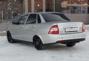 Подержанный автомобиль LADA (ВАЗ) Priora Sedan 2009 года (7 фото)
