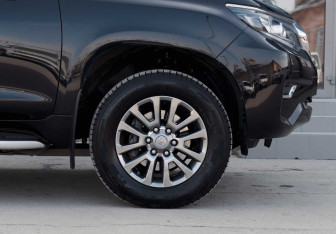 Подержанный автомобиль Toyota Land Cruiser Prado 2019 года (9 фото)