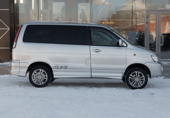 Подержанный автомобиль Daihatsu Delta Wagon Compactvan 2001 года (4 фото)