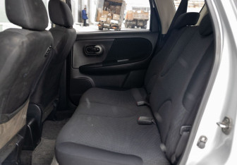 Подержанный автомобиль Nissan Note 2009 года (17 фото)