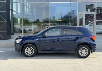 Подержанный автомобиль Mitsubishi ASX 2012 года (14 фото)