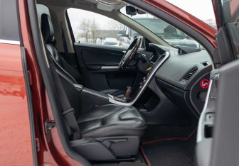Подержанный автомобиль Volvo XC60 2010 года (21 фото)