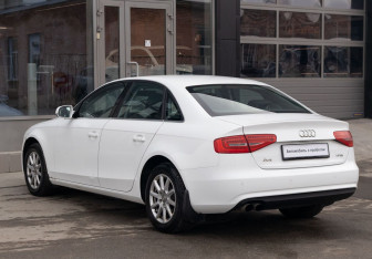Подержанный автомобиль Audi A4 Sedan 2012 года (7 фото)