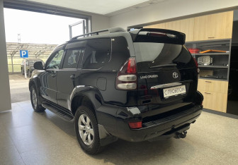 Подержанный автомобиль Toyota Land Cruiser Prado 2006 года (6 фото)