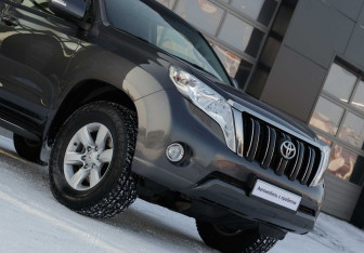Подержанный автомобиль Toyota Land Cruiser Prado 2014 года (10 фото)