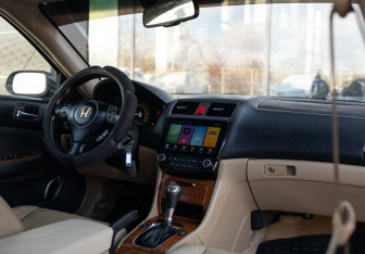 Подержанный автомобиль Honda Accord Sedan 2005 года (10 фото)