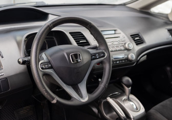 Подержанный автомобиль Honda Civic Sedan 2009 года (11 фото)