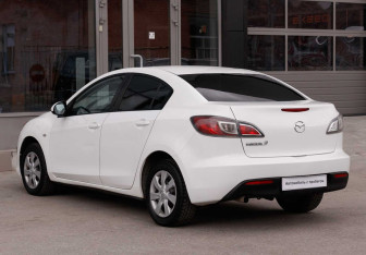 Подержанный автомобиль Mazda 3 Sedan 2011 года (7 фото)