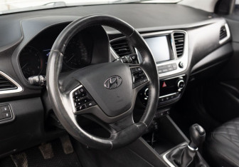 Подержанный автомобиль Hyundai Solaris Sedan 2017 года (11 фото)