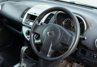 Подержанный автомобиль Nissan Note 2008 года (11 фото)