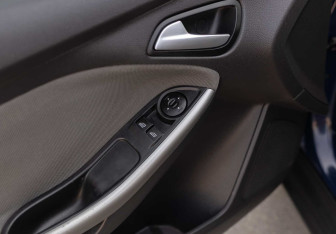 Подержанный автомобиль Ford Focus Hatchback 2012 года (16 фото)