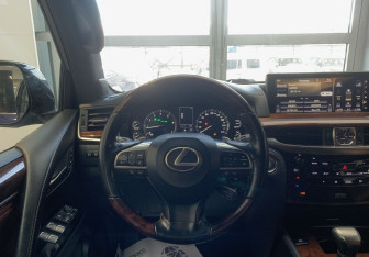 Подержанный автомобиль Lexus LX 2016 года (15 фото)