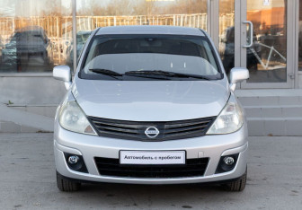 Подержанный автомобиль Nissan Tiida Hatchback 2010 года (2 фото)