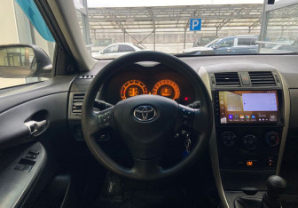 Подержанный автомобиль Toyota Corolla Sedan 2006 года (8 фото)