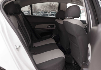 Подержанный автомобиль Chevrolet Cruze Sedan 2012 года (16 фото)