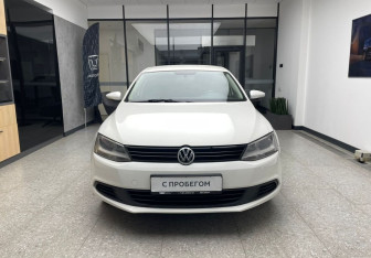 Подержанный автомобиль Volkswagen Jetta Sedan 2014 года (2 фото)
