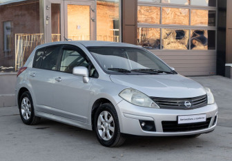 Подержанный автомобиль Nissan Tiida Hatchback 2010 года (3 фото)