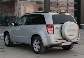 Подержанный автомобиль Suzuki Grand Vitara 2010 года (7 фото)