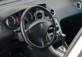 Подержанный автомобиль Peugeot 308 Hatchback 2011 года (11 фото)