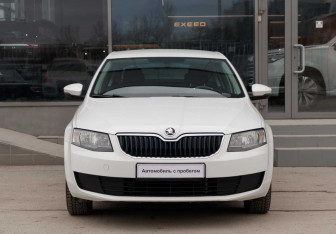 Подержанный автомобиль Skoda Octavia Liftback 2015 года (2 фото)