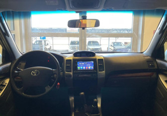 Подержанный автомобиль Toyota Land Cruiser Prado 2004 года (9 фото)