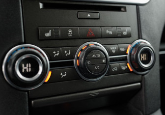 Подержанный автомобиль Land Rover Discovery 2013 года (16 фото)