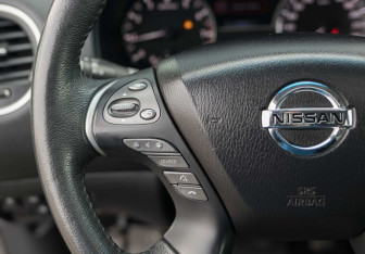 Подержанный автомобиль Nissan Pathfinder 2016 года (12 фото)